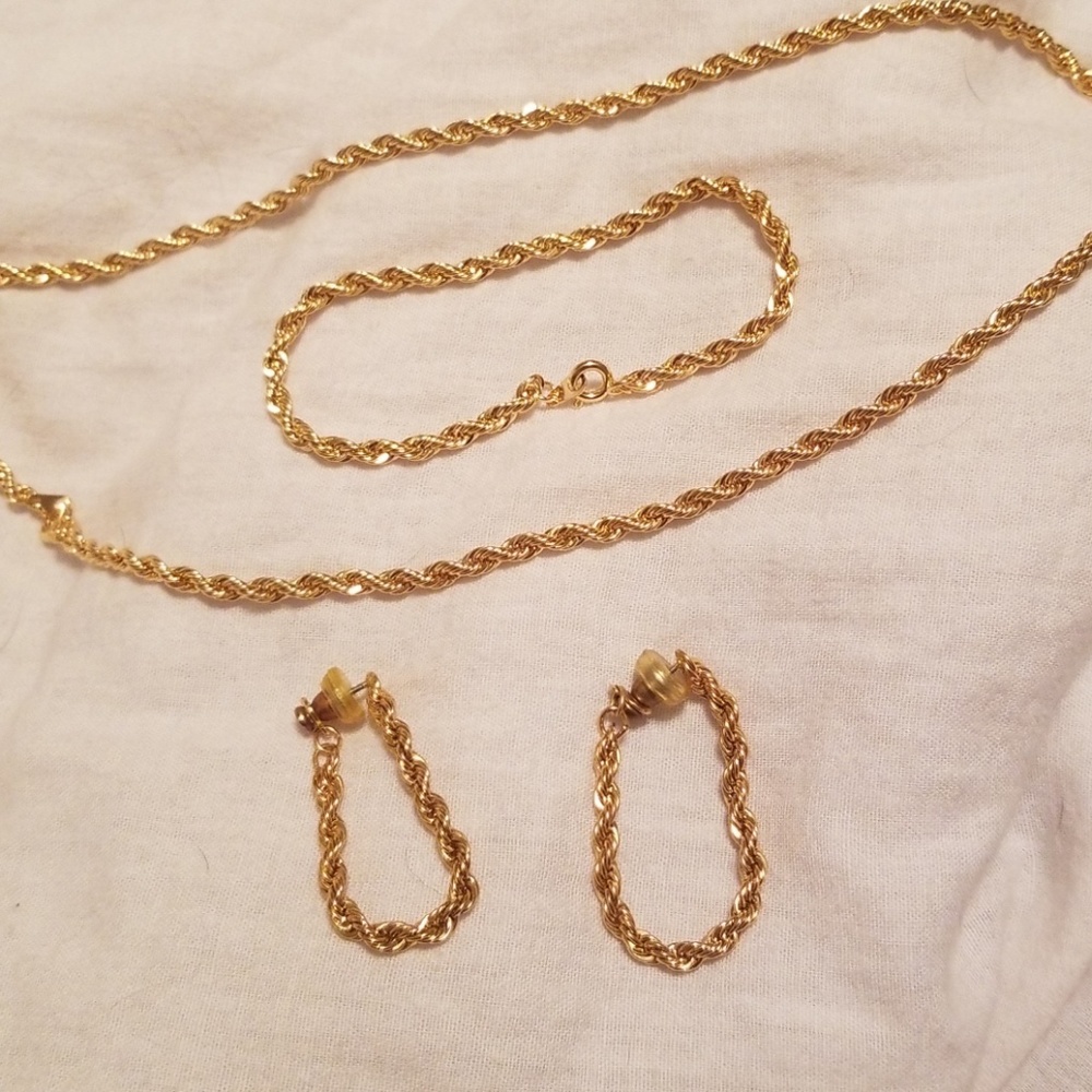 Necklace bracelet earring matching set